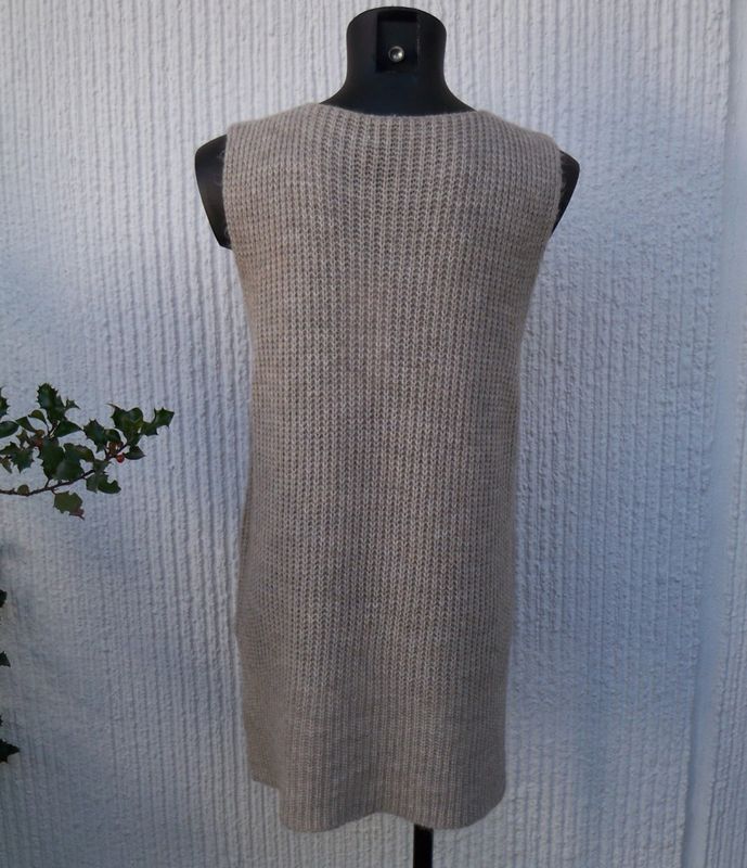 Lång Stickad Beige Slipover Väst