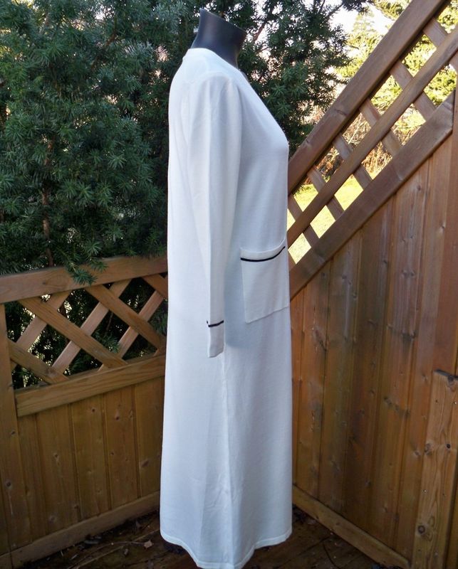 Vit stickad lång kofta klänning med lång ärm