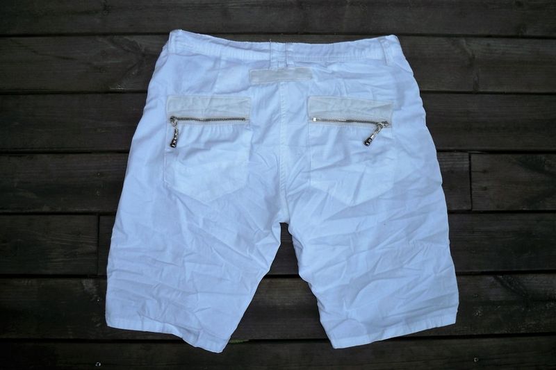 Vita Shorts med dragkedjor