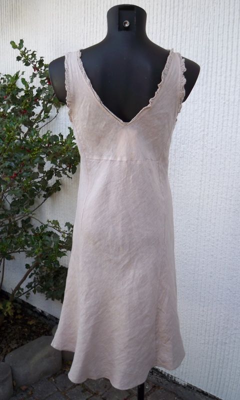 Beige Knälång Ärmlös Linneklänning. Made in Italy
