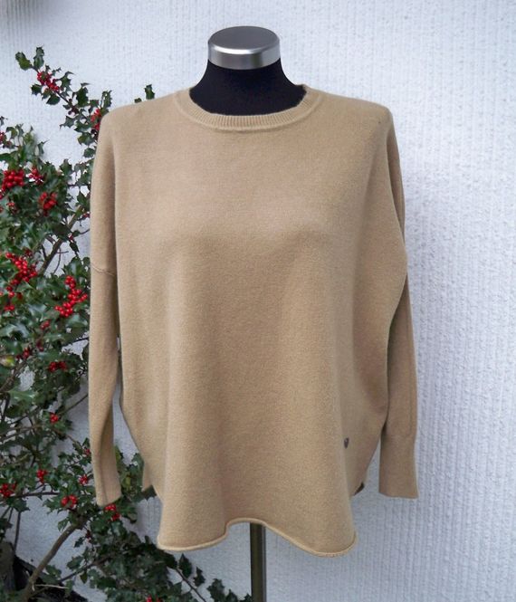 Huvudbild Kamelbeige Stickad Tröja Med Lång Ärm