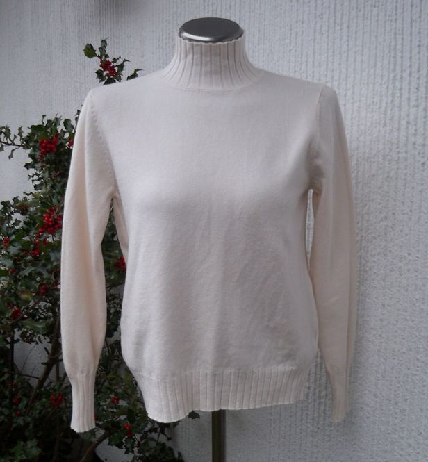 Huvudbild Vintervit Finstickad Tröja Med Polokrage ...