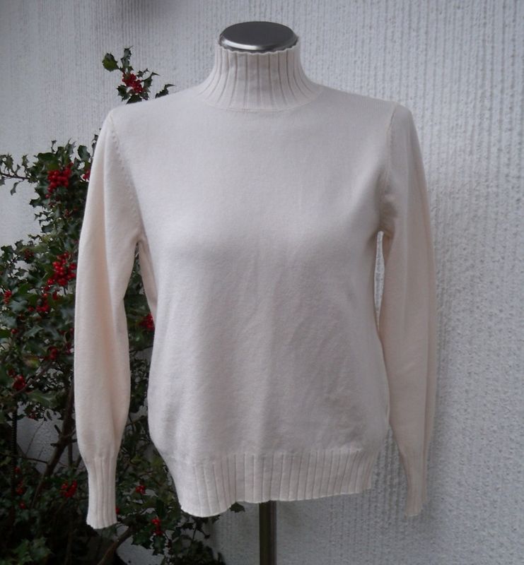 Vintervit Finstickad Tröja Med Polokrage Turtleneck