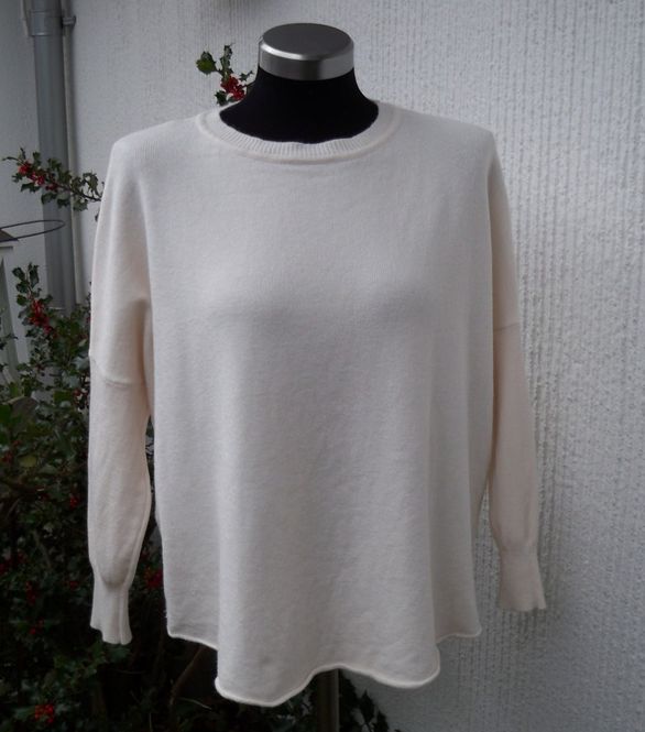 Huvudbild Vintervit Stickad Tröja Med Lång Ärm