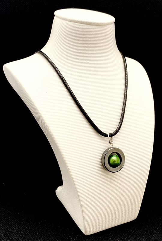 Halsband Hematit Med Grön Pärla Selma Magnani Smyckesdesign