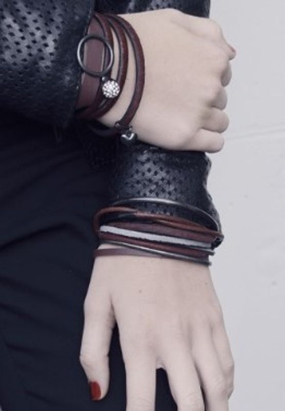 Läderarmband THORDIS SLIM Vinrött Hematit. Dansk Smykkekunst