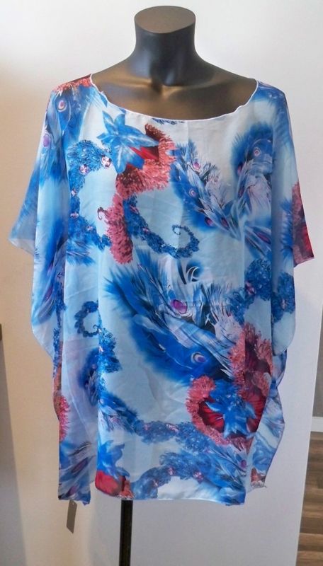 Blå mönstrad blus/poncho. Bit'avant
