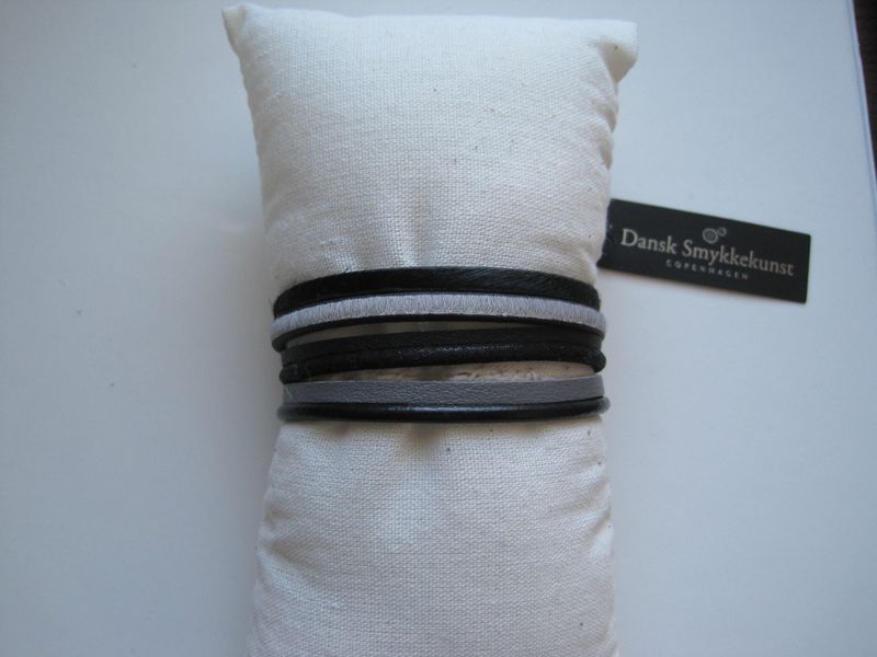 Läderarmband THORDIS Svart Grå. Dansk Smykkekunst
