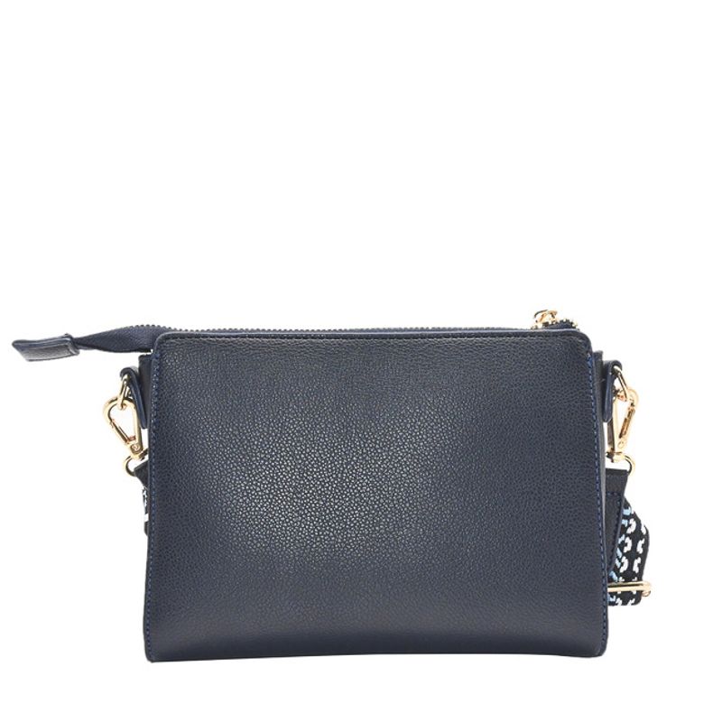 Marinblå väska clutch med mönstrad axelrem