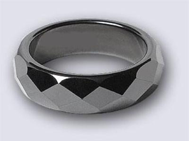 Fasettslipad Hematitring Magnani Smyckesdesign