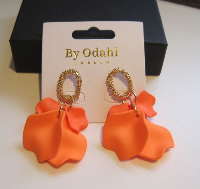 Huvudbild By Odahl Örhängen Orange Löv