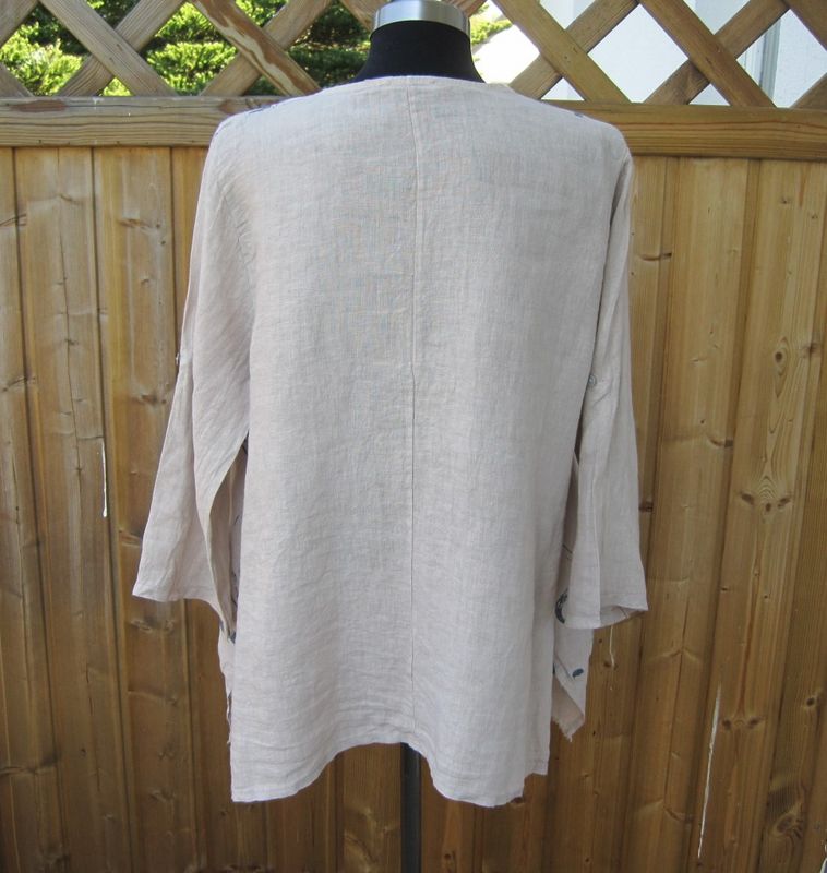 Beige Linnetunika Med Blått Mönster