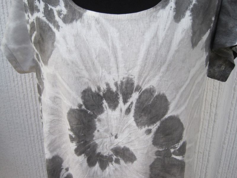 Grå Batikmönstrad Linneklänning Kort Ärm Och Fickor