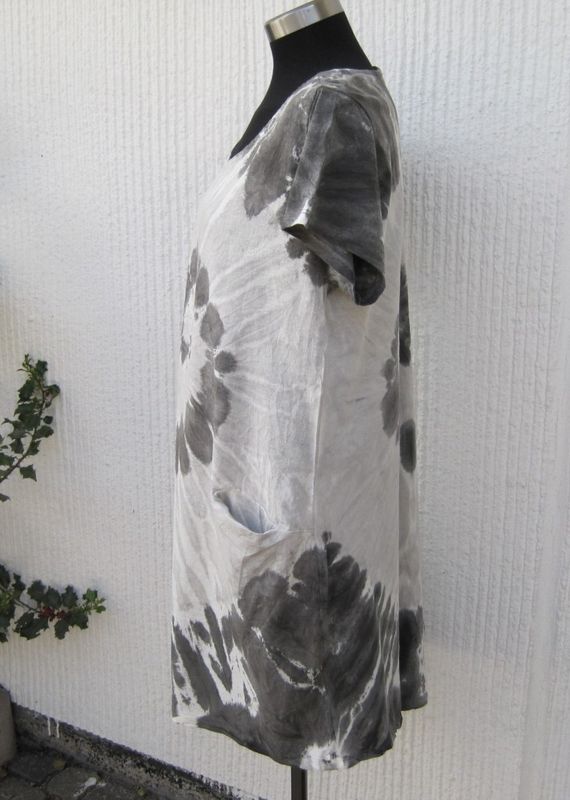 Grå Batikmönstrad Linneklänning Kort Ärm Och Fickor