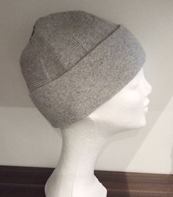 Huvudbild Grå stickad Mössa Rullan Börjesson Handskar