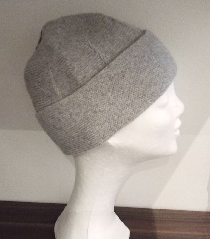 Grå stickad Mössa Rullan Börjesson Handskar