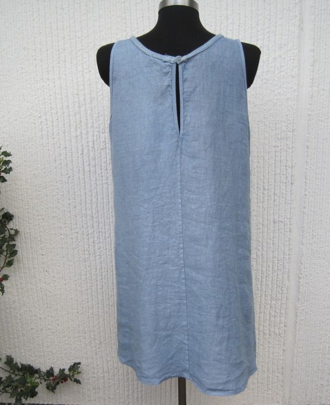 Jeansblå ärmlös knälång linneklänning