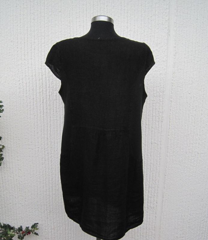 Svart linneklänning med holkärm Puro Lino