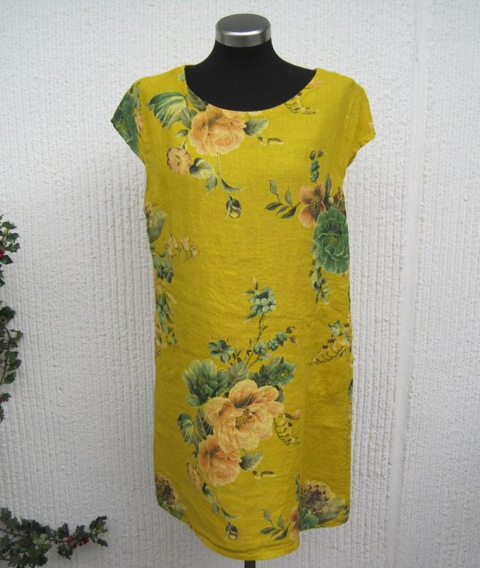 Gul blommig linneklänning med holkärm Puro Lino