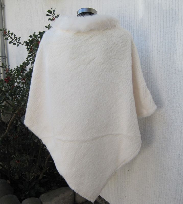 Cremevit Poncho Med Pälskrage