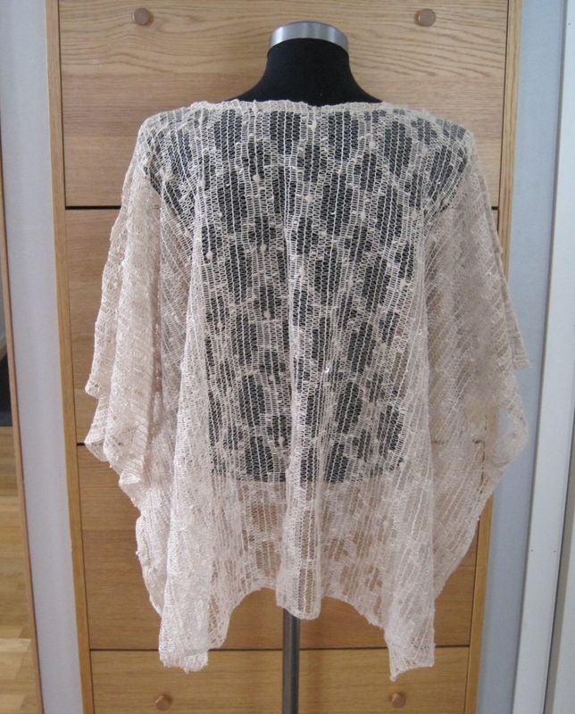 Beige Spetsponcho / Nätponcho