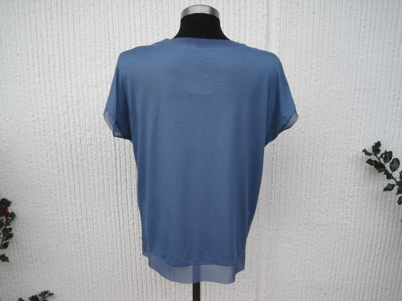 Jeansblå viskosblus / topp med kort ärm och chiffongkant