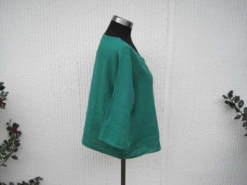 Guccirön Linneblus med halvlång ärm och dekorknappar. Puro Lino