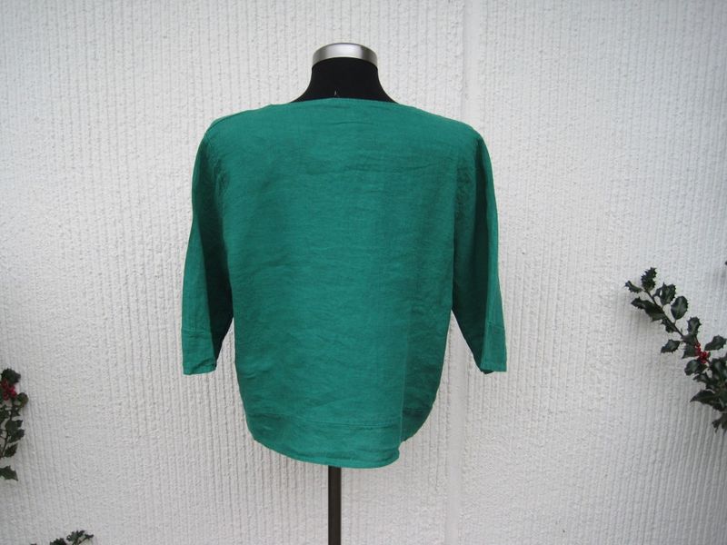 Guccirön Linneblus med halvlång ärm och dekorknappar. Puro Lino