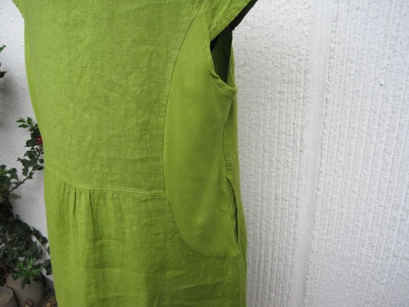 Anisgrön Linneklänning med holkärm. Puro Lino