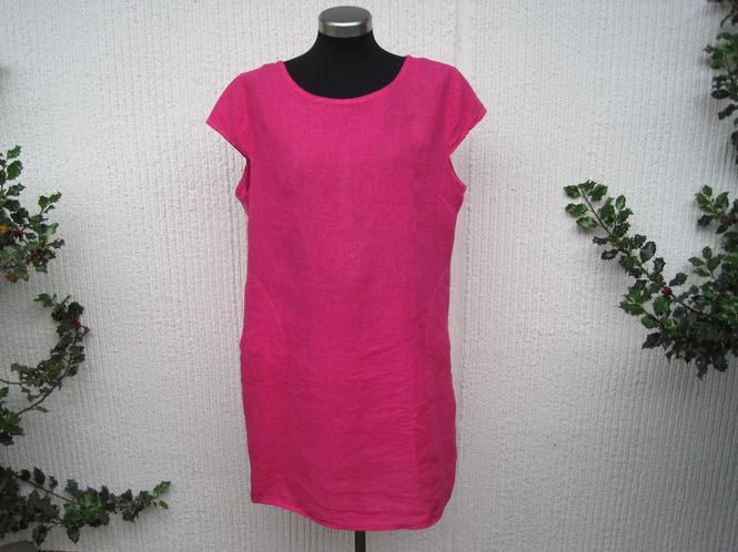 Huvudbild Hallonrosa Linneklänning med holkärm. Puro Lino