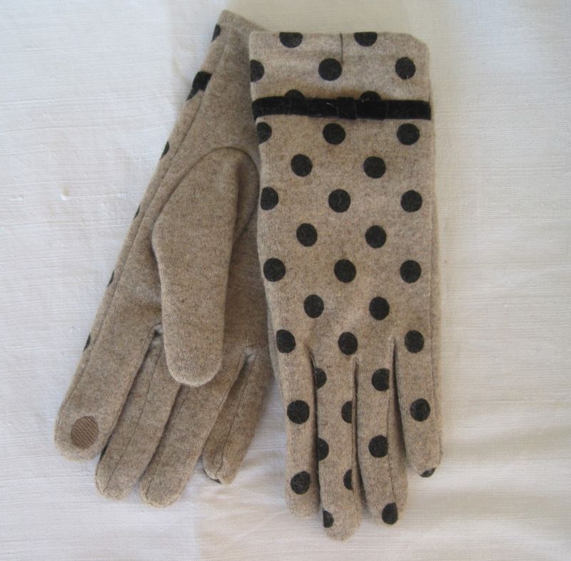 Ashley Stickade Handskar Beige Svart Prickig