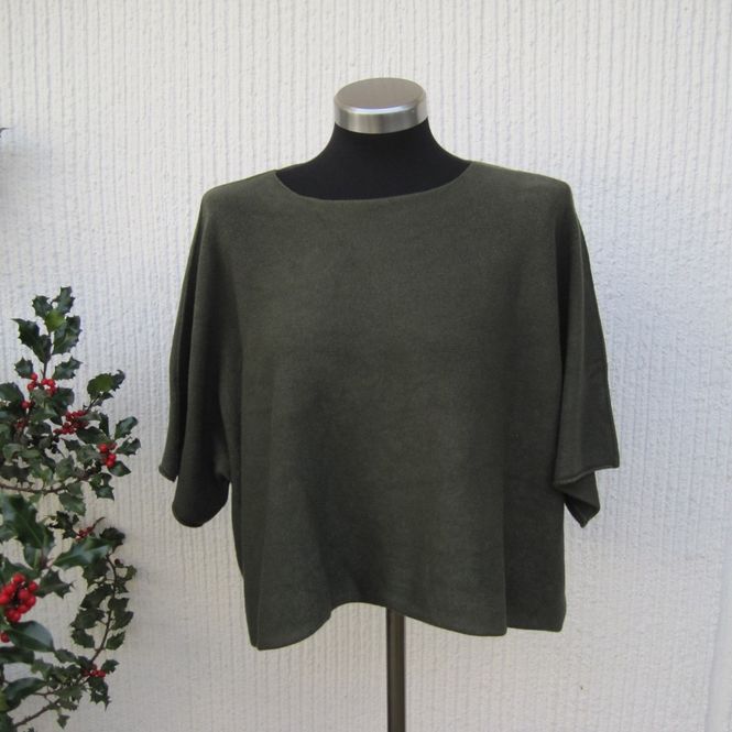 Huvudbild Mörkgrön Kort Ponchotröja Med Halvlång Ärm