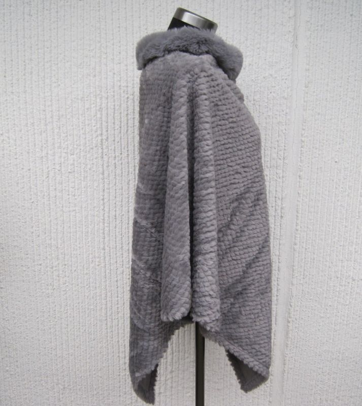 Grå Pälsponcho Med Krage