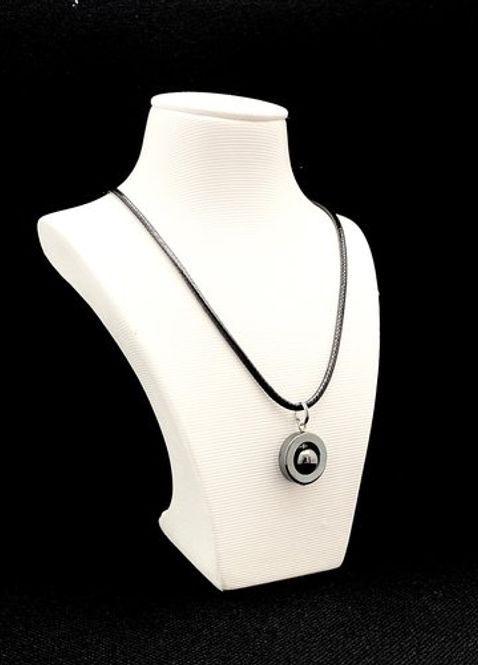 Huvudbild Halsband Hematit Med Grå Pärla Selma Magnani ...